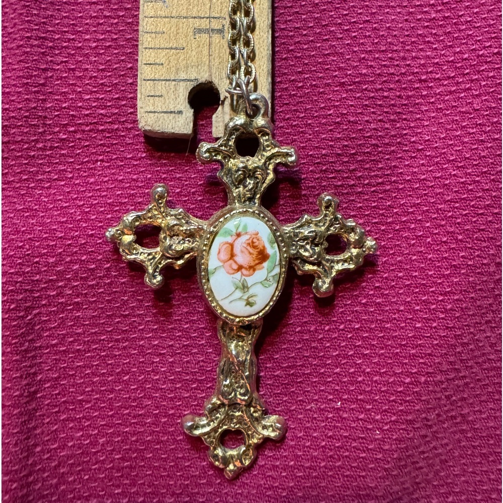 Vintage Gold Tone Hammered Designer Cross Pendant & Necklace with Elegant Rose - Picture 2 of 5